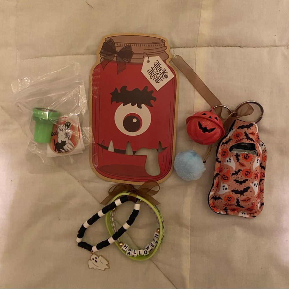 11 Piece Halloween Trick or Treat Gift Prize Bundle